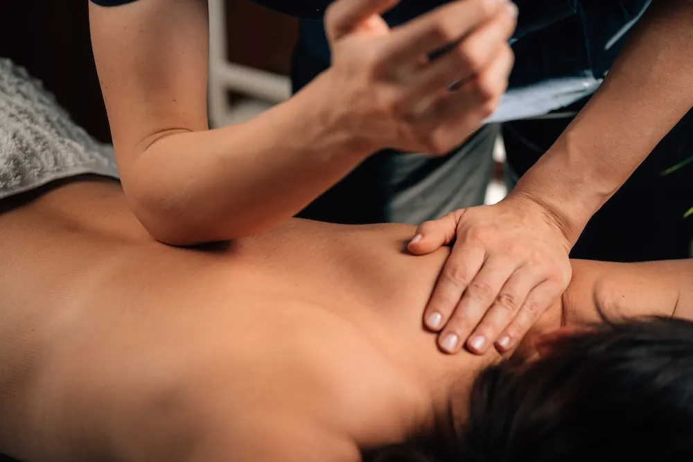 Deep Oil / Deep Tissue Massage Deep Oil / Deep Tissue Massage